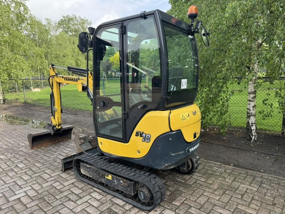 Yanmar SV18 Minigraver + 3 bakken