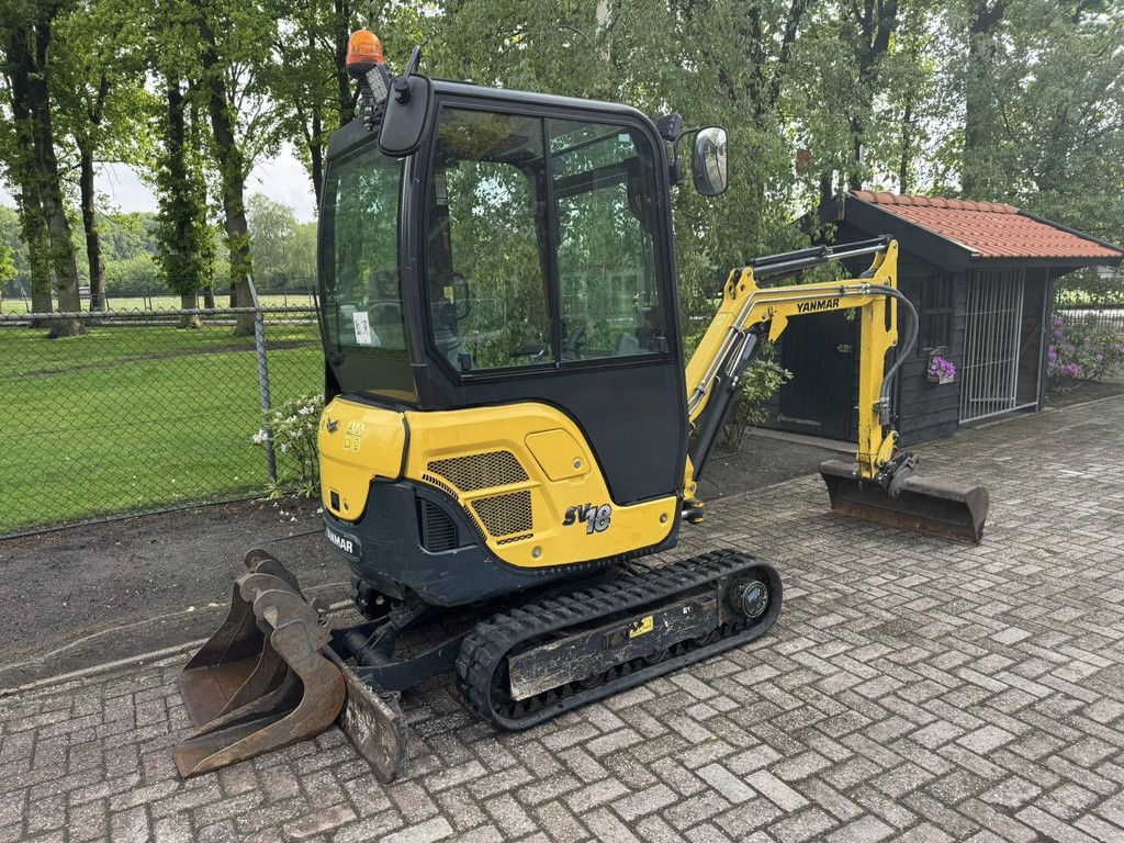 Yanmar SV18 Minigraver + 3 bakken