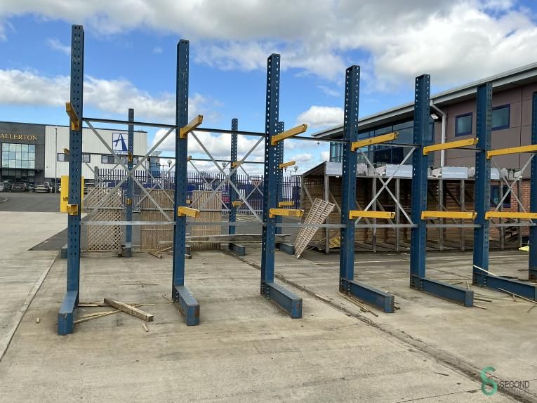 Cantilever racking Stow