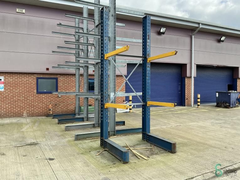 Cantilever racking Stow