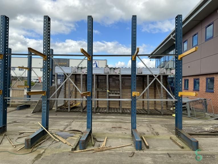 Cantilever racking Stow