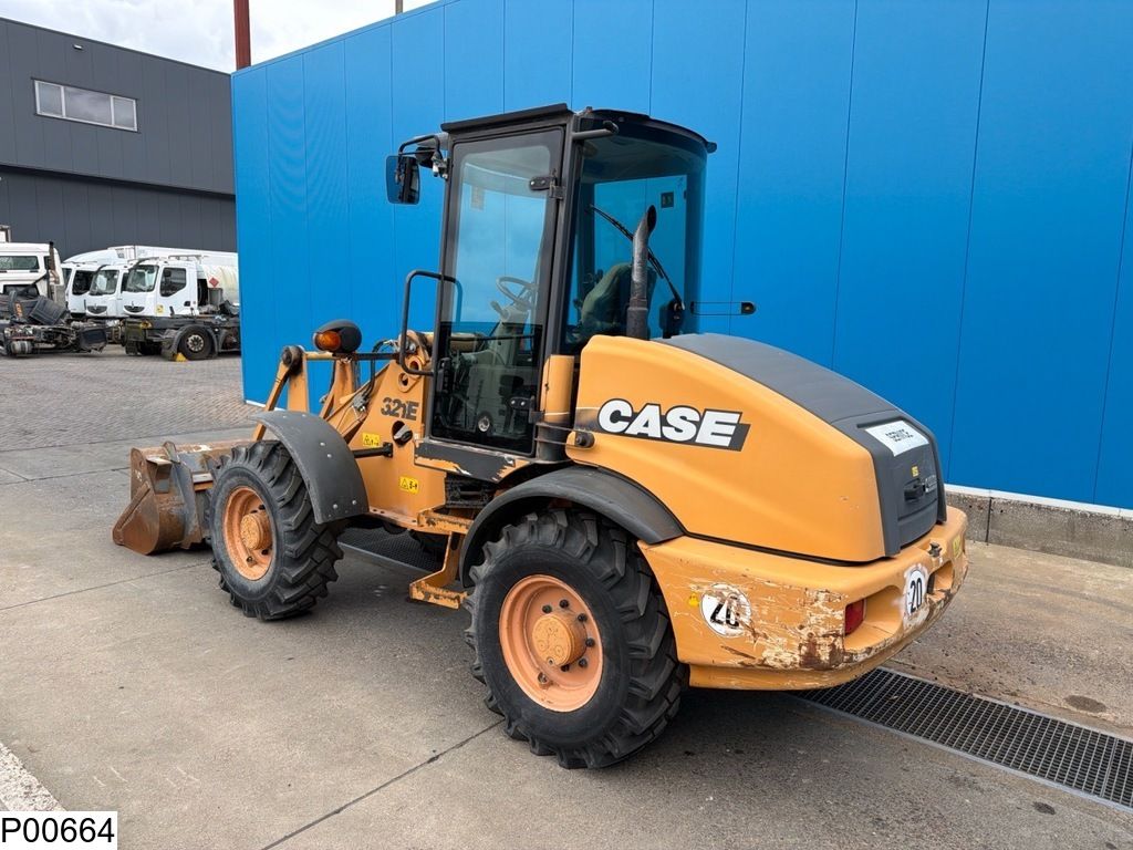 Case 321E 56 kw, 4x4, 3565 h