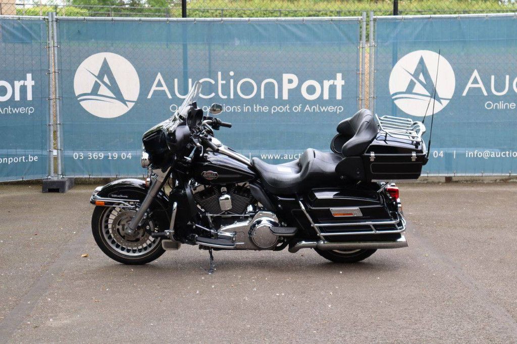 Motorcycle Harley Davidson Ultra Classic Petrol 2010