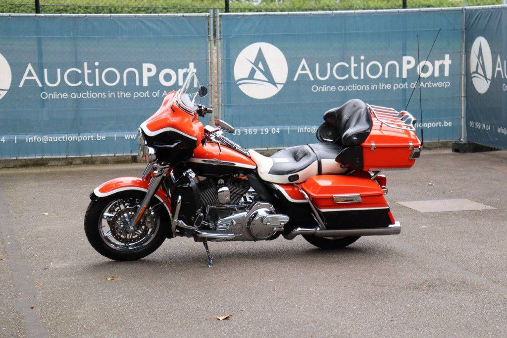 Motorrad Harley Davidson CVO Electra Glide Ultra Benzin 2012