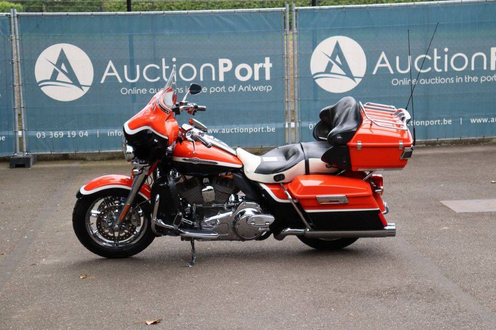 Motorrad Harley Davidson CVO Electra Glide Ultra Benzin 2012