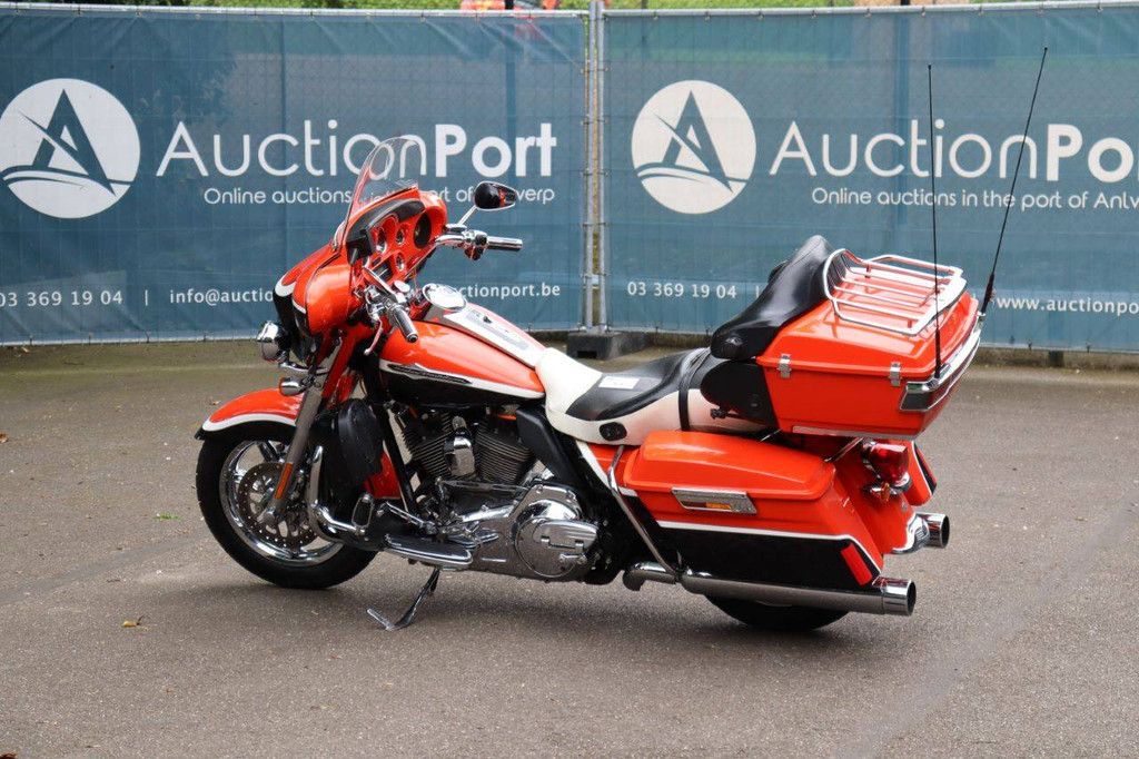 Motorrad Harley Davidson CVO Electra Glide Ultra Benzin 2012