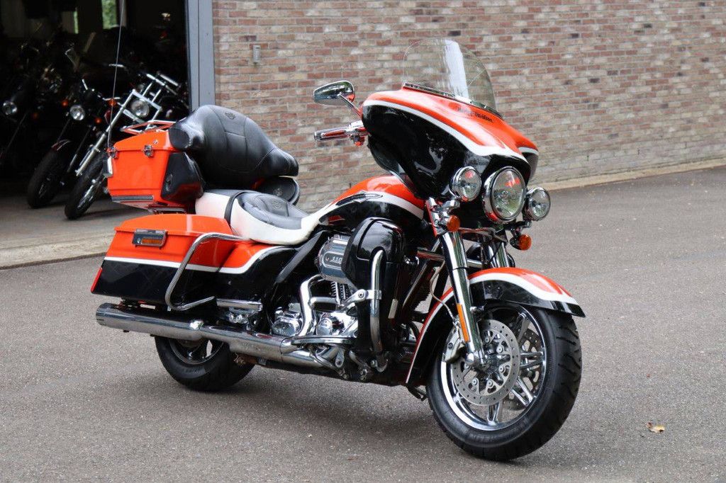 Motorrad Harley Davidson CVO Electra Glide Ultra Benzin 2012