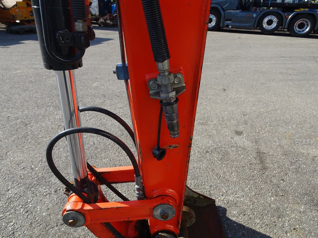 Kubota U27-4