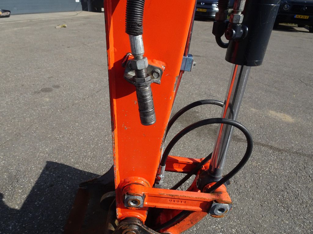 Kubota U27-4