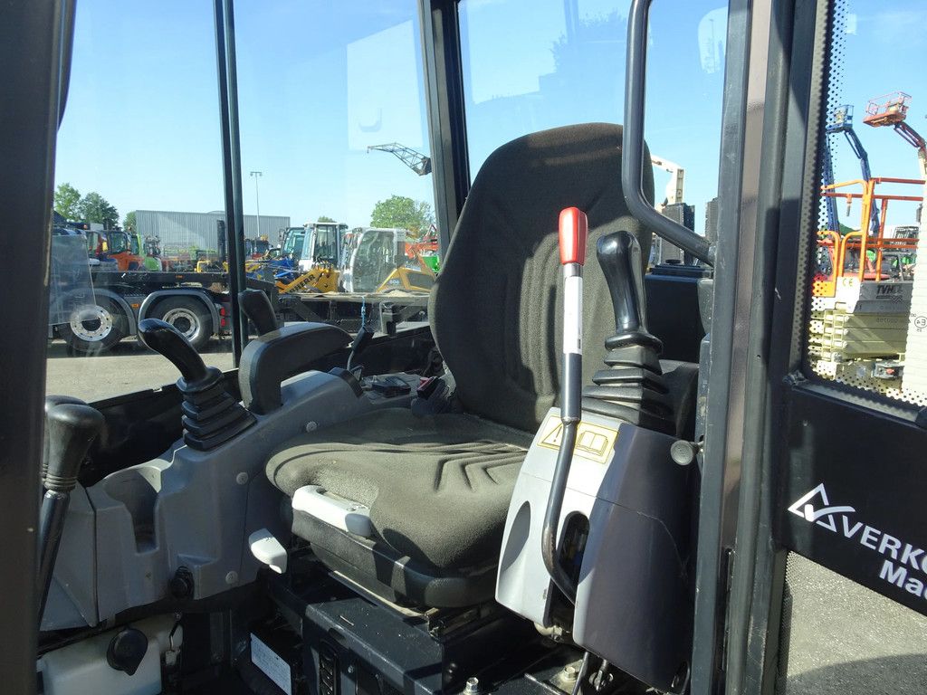 Kubota U27-4