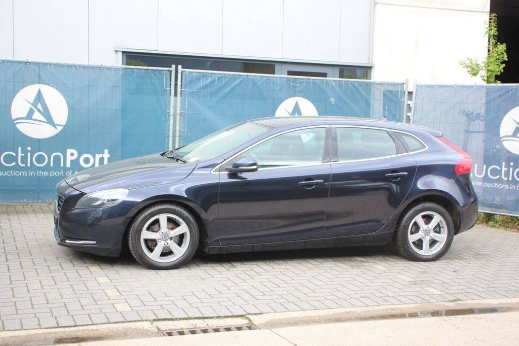 Passenger car Volvo V40 Diesel 120hp 2016