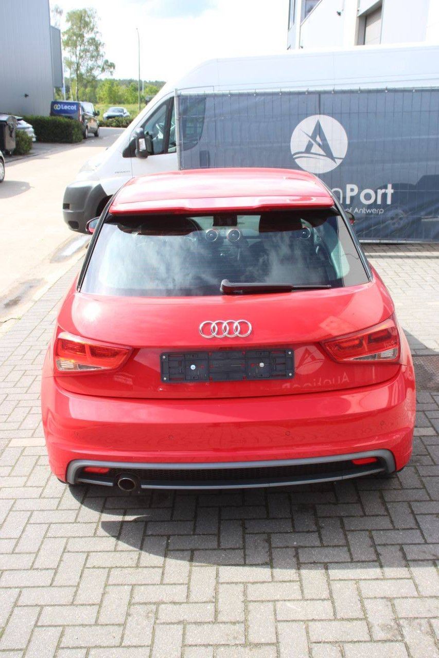 Personenauto Audi 8X Diesel 100pk 2014