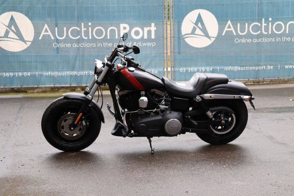 Motorrad Harley Davidson Dyna Fat Bob Benzin 2015