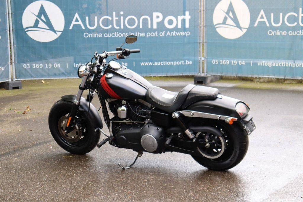 Motorrad Harley Davidson Dyna Fat Bob Benzin 2015