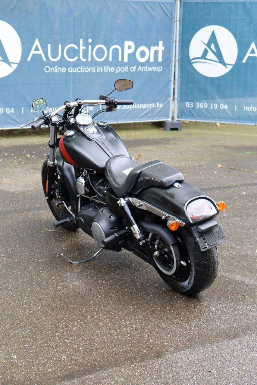 Motorrad Harley Davidson Dyna Fat Bob Benzin 2015