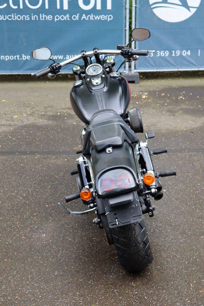 Motorrad Harley Davidson Dyna Fat Bob Benzin 2015