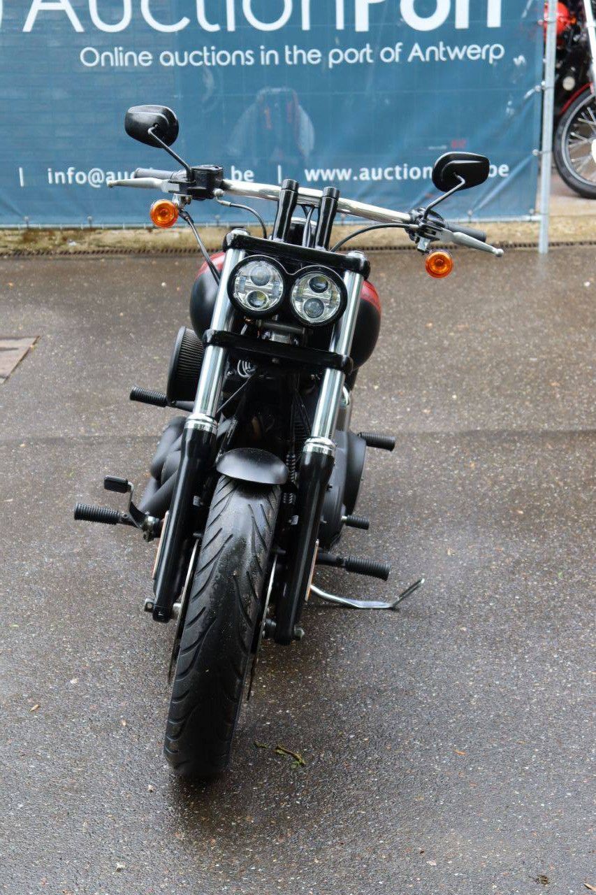 Motorrad Harley Davidson Dyna Fat Bob Benzin 2015