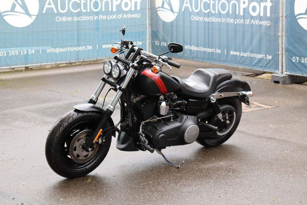 Motorrad Harley Davidson Dyna Fat Bob Benzin 2015