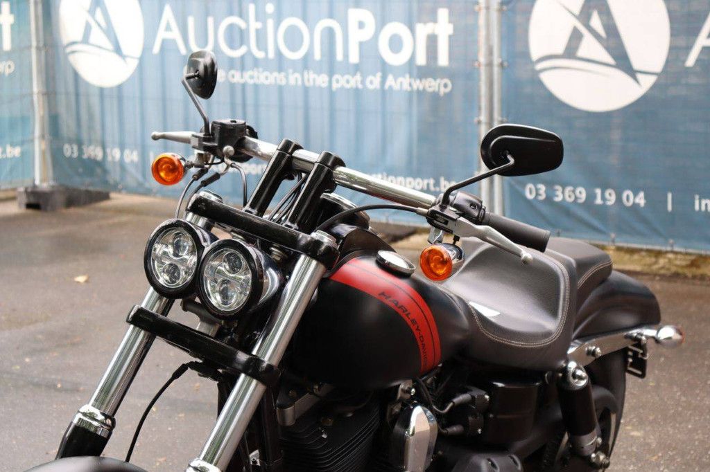 Motorrad Harley Davidson Dyna Fat Bob Benzin 2015