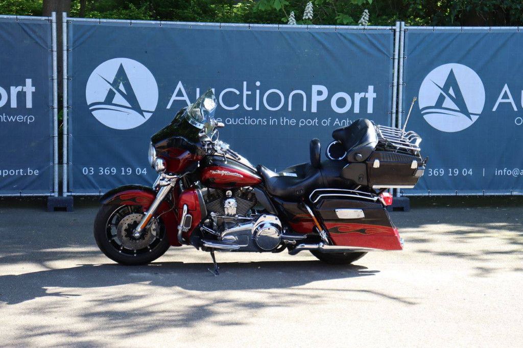Motorcycle Harley-Davidson Ultra Classic CVO Petrol 2011