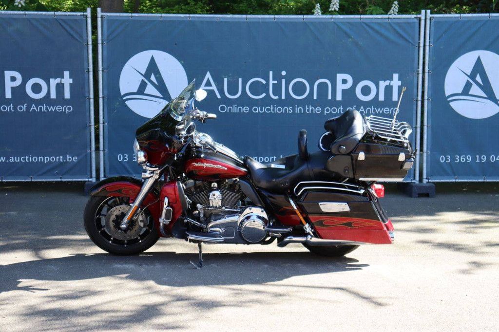 Motorcycle Harley-Davidson Ultra Classic CVO Petrol 2011