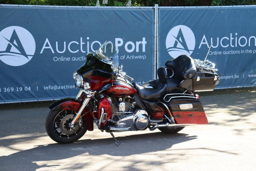 Motorcycle Harley-Davidson Ultra Classic CVO Petrol 2011