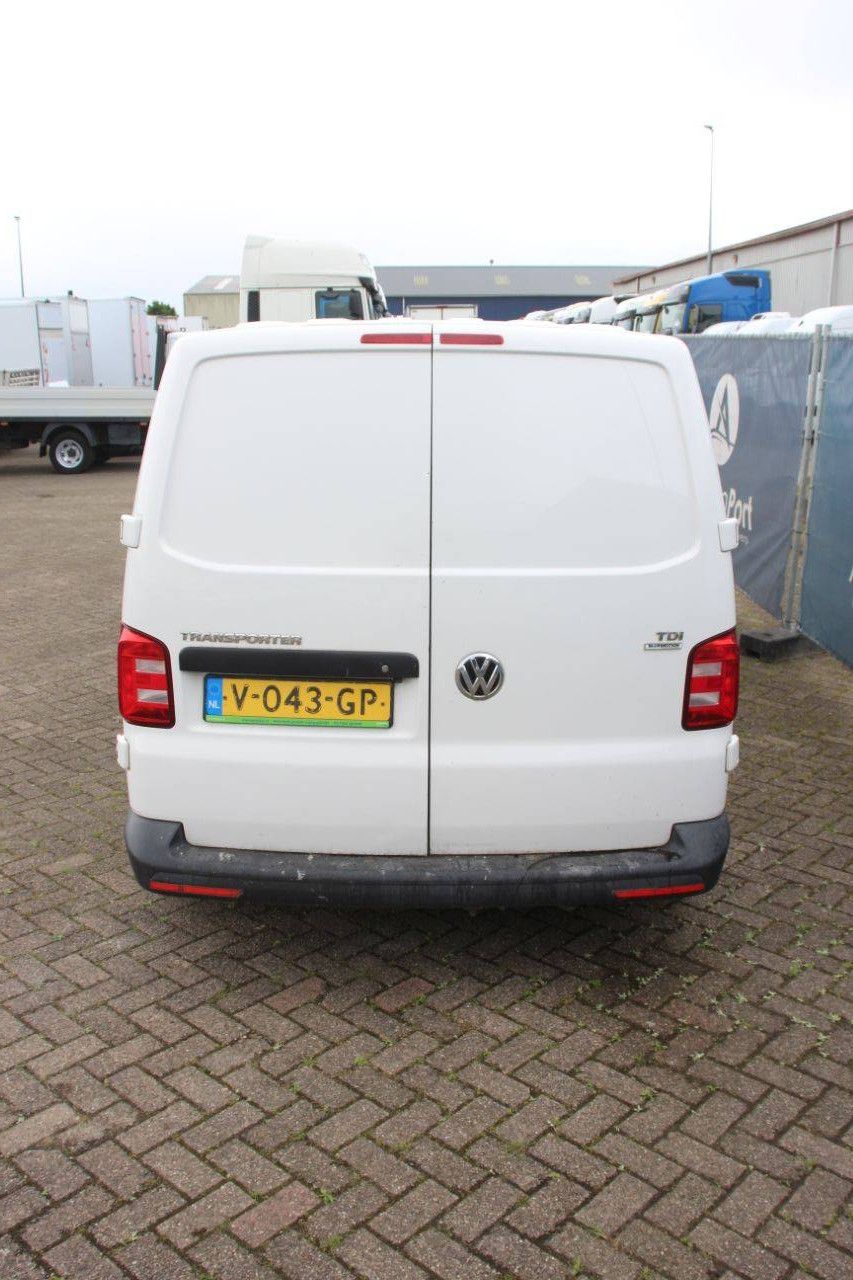 Volkswagen Transporter TDI Diesel 102hp Van 2017