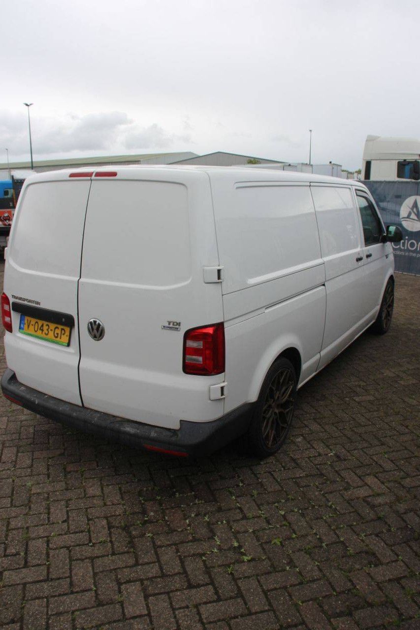 Volkswagen Transporter TDI Diesel 102hp Van 2017
