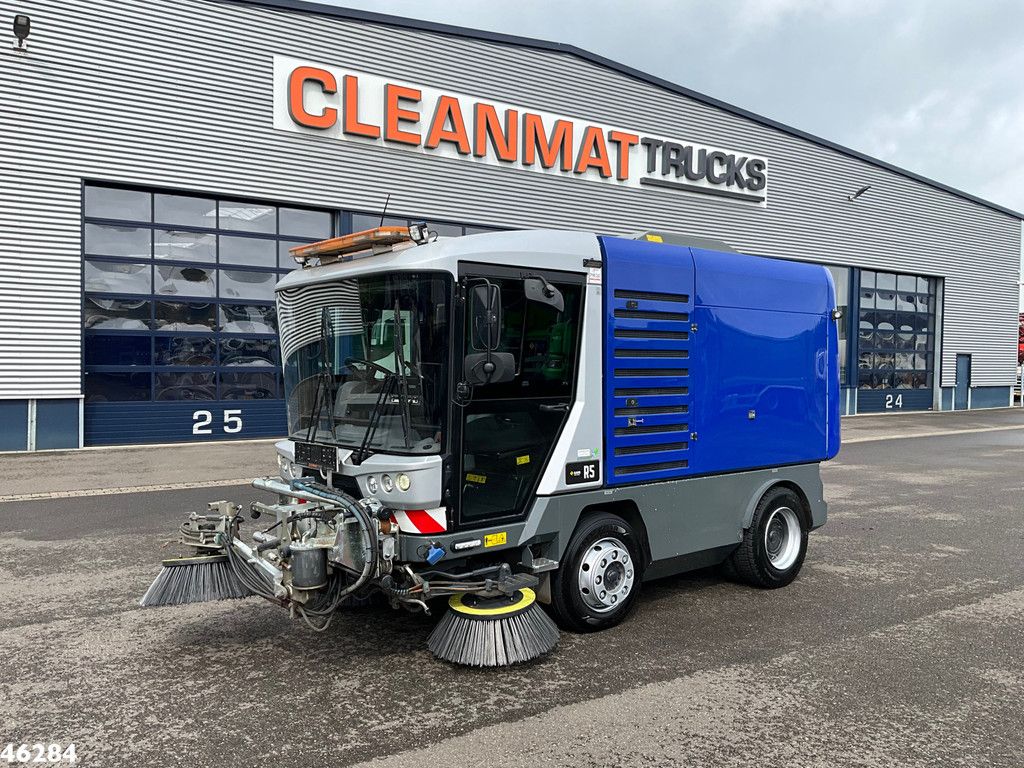 RAVO 560 with 3-rd brush