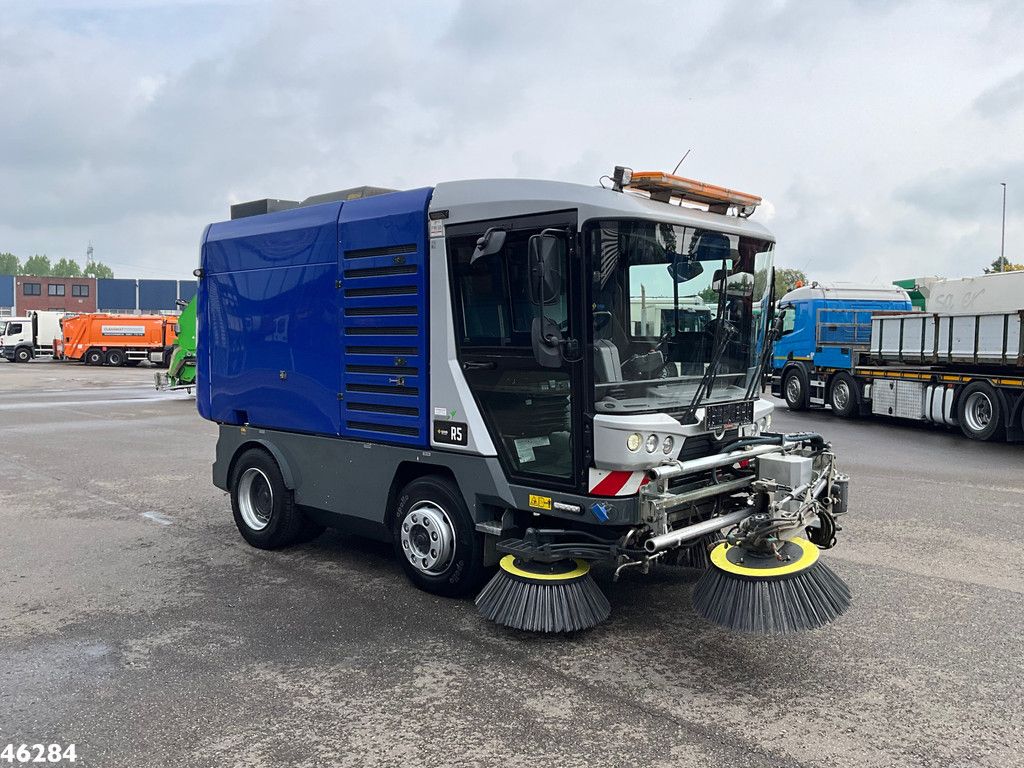 RAVO 560 with 3-rd brush
