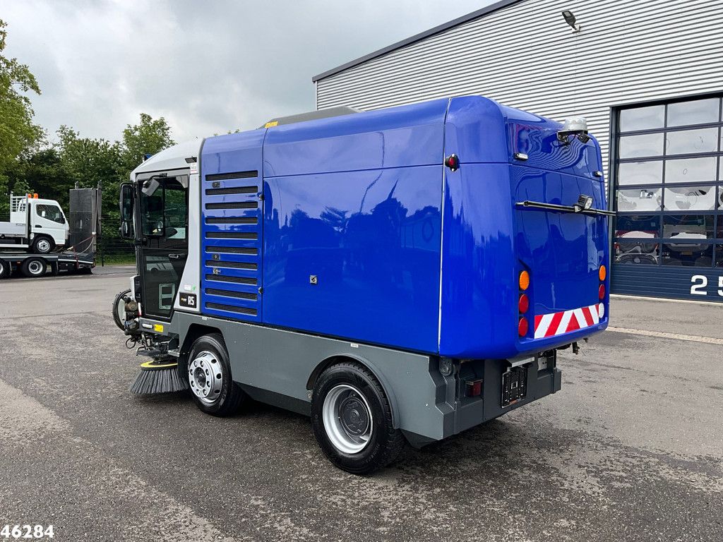 RAVO 560 with 3-rd brush