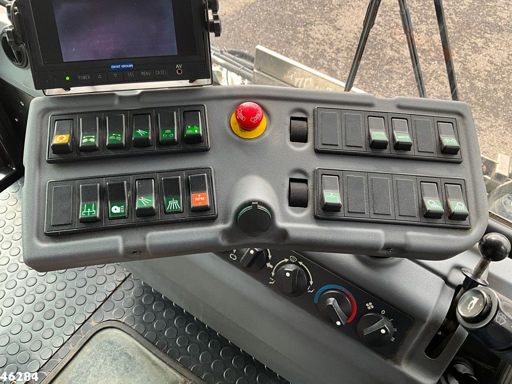 RAVO 560 with 3-rd brush