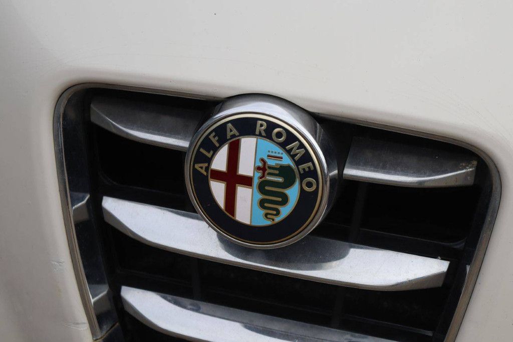 Passenger car Alfa Romeo Mito Petrol 2013 (Margin)