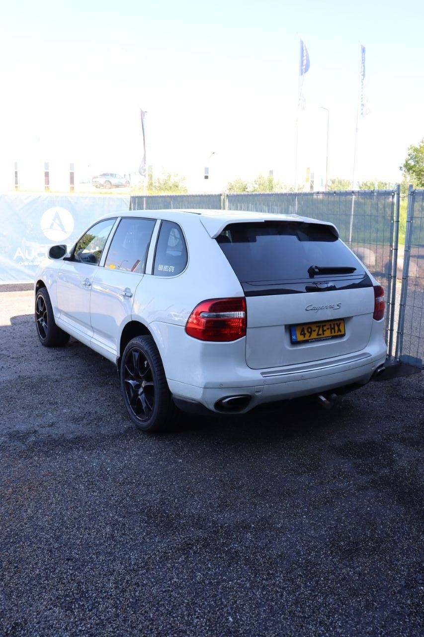SUV Porsche CAYENNE S Petrol 385 hp 2008