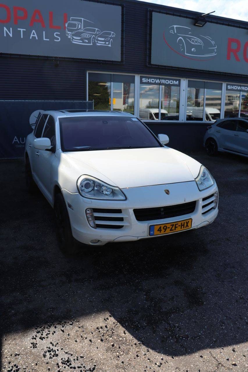 SUV Porsche CAYENNE S Petrol 385 hp 2008