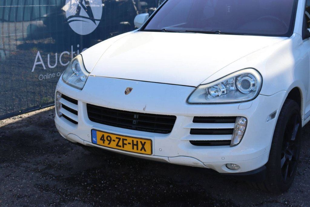 SUV Porsche CAYENNE S Petrol 385 hp 2008