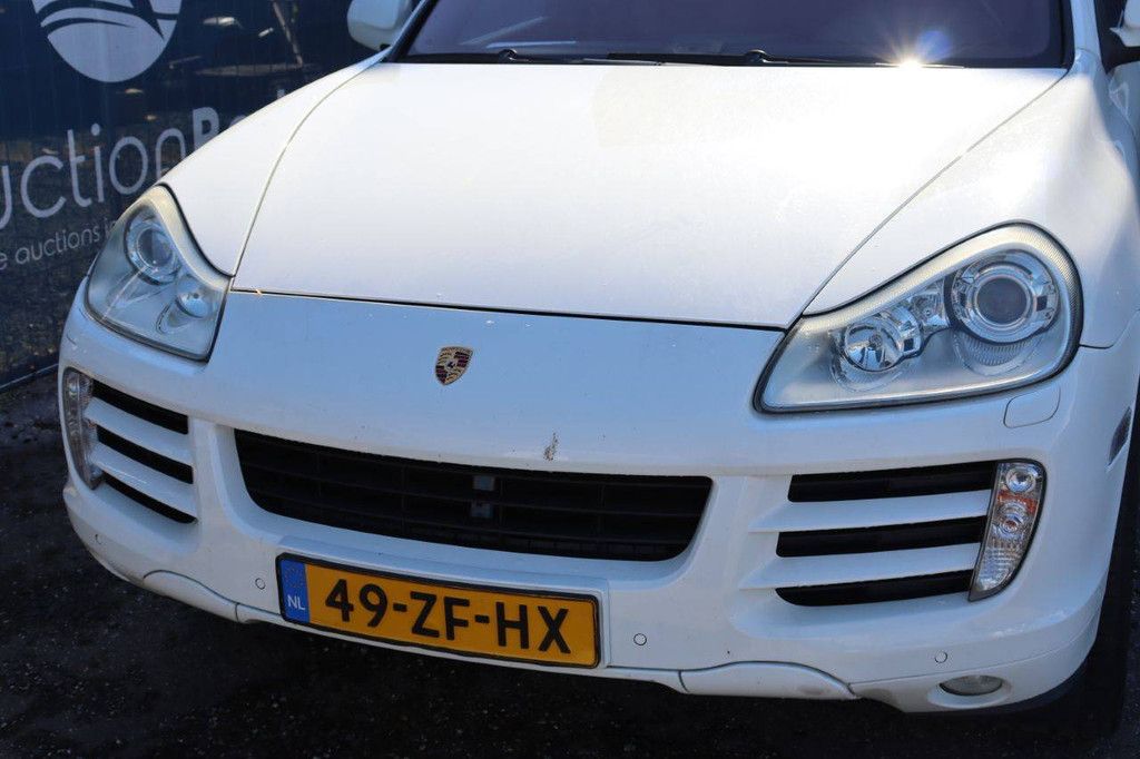 SUV Porsche CAYENNE S Petrol 385 hp 2008