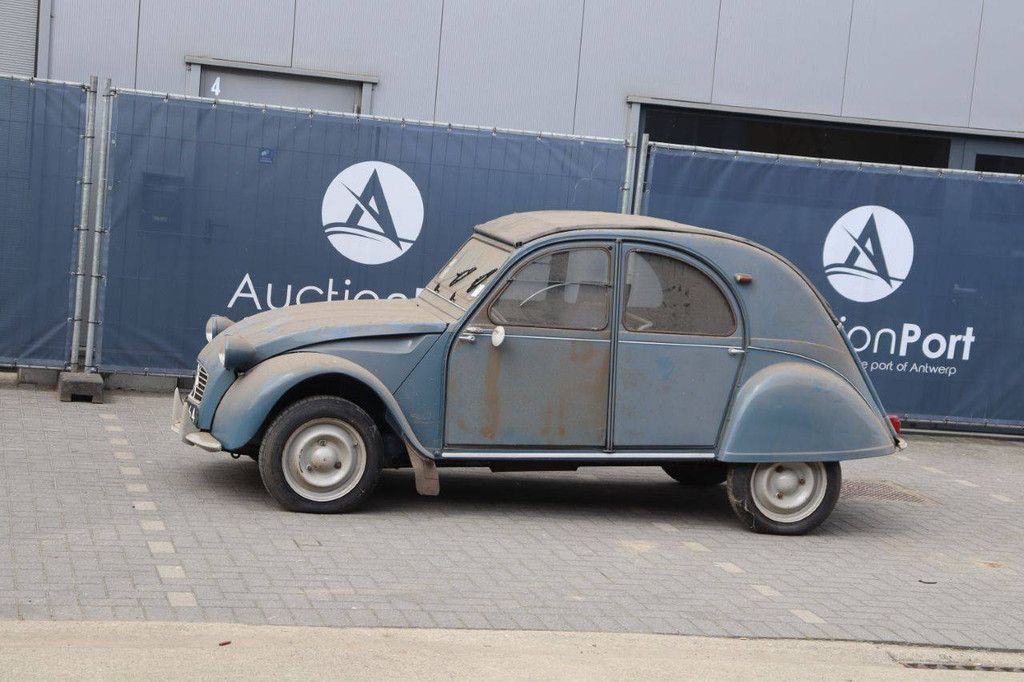 Klassischer Citroën 2CV Benzin 16 PS 1961 (Margin)