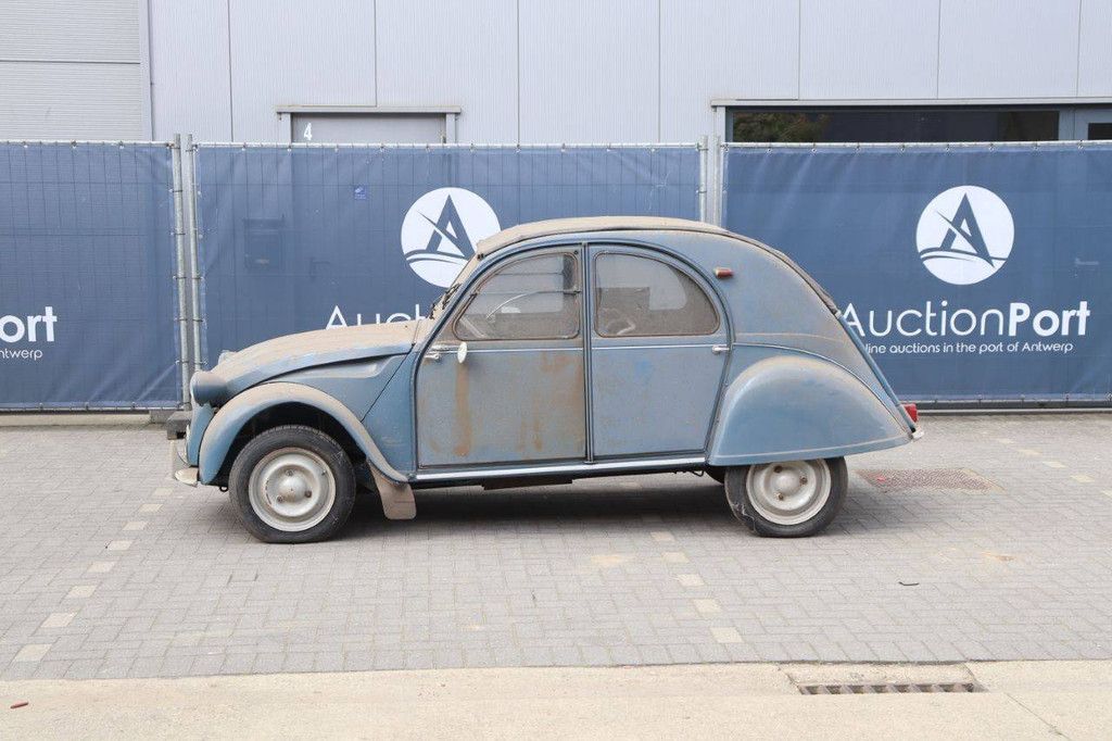 Klassischer Citroën 2CV Benzin 16 PS 1961 (Margin)