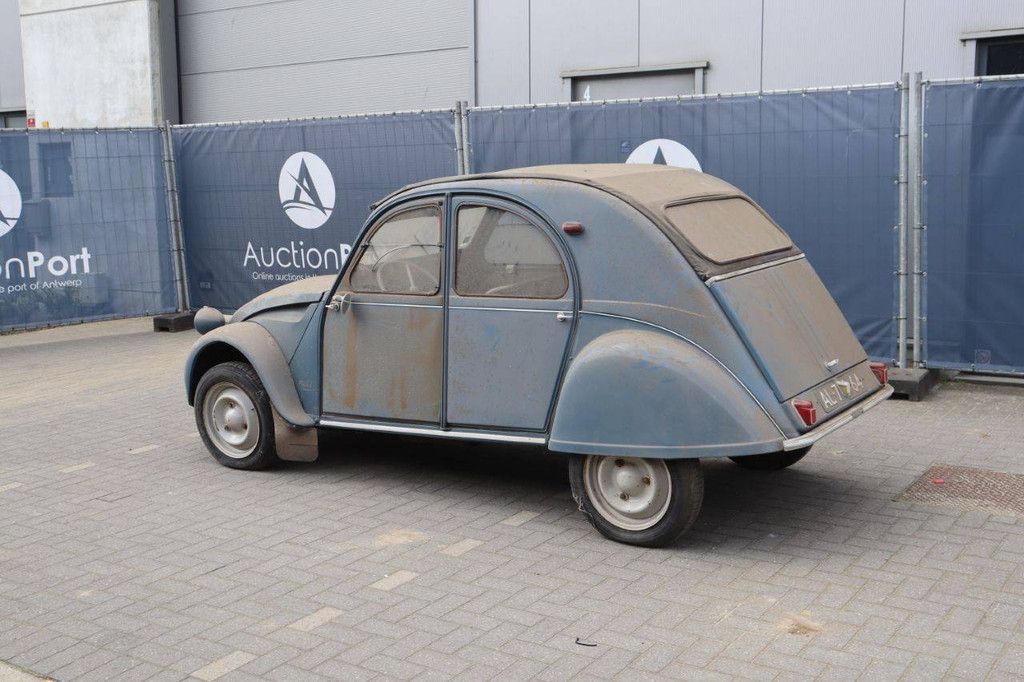 Klassischer Citroën 2CV Benzin 16 PS 1961 (Margin)
