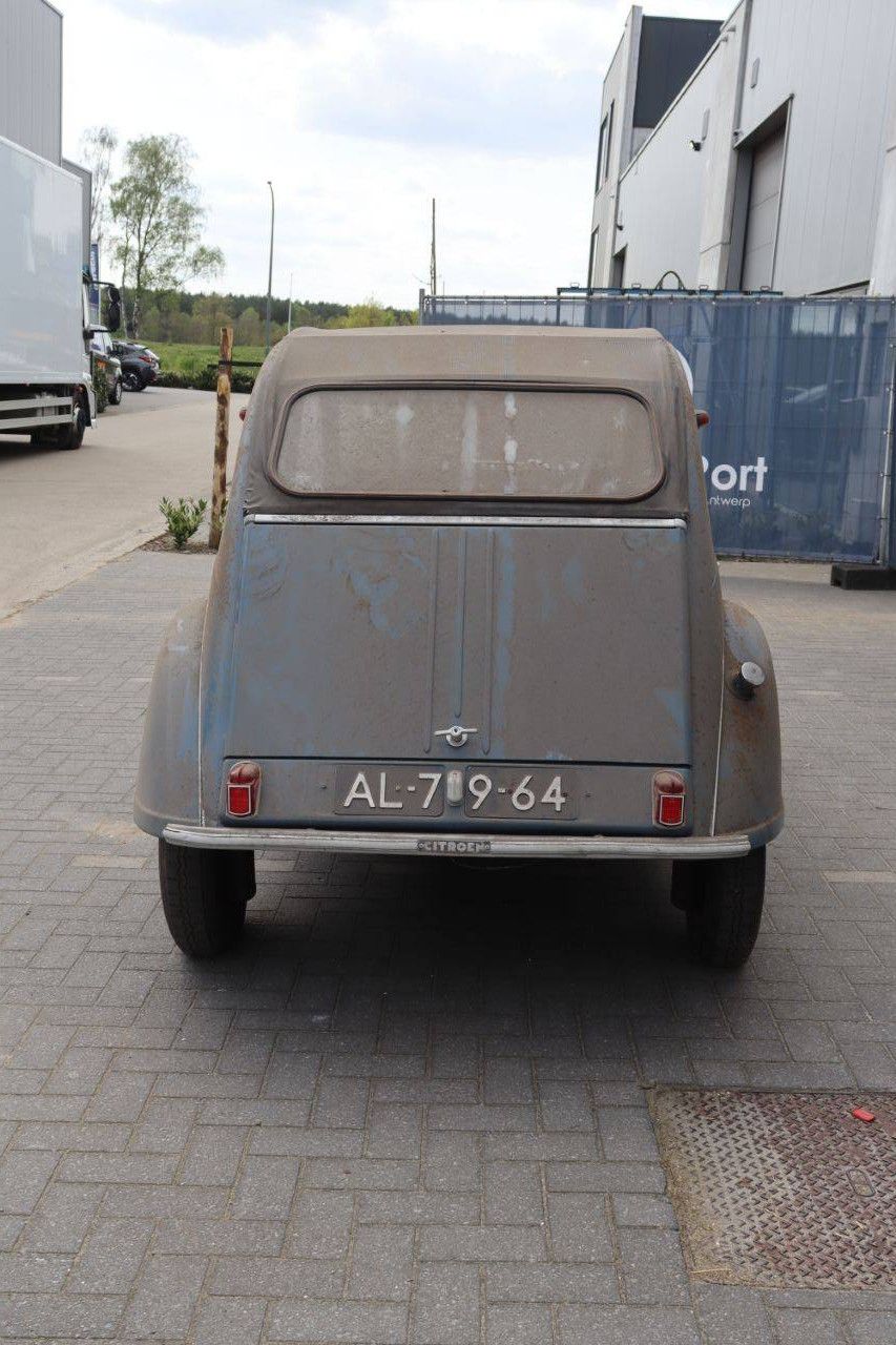 Klassischer Citroën 2CV Benzin 16 PS 1961 (Margin)