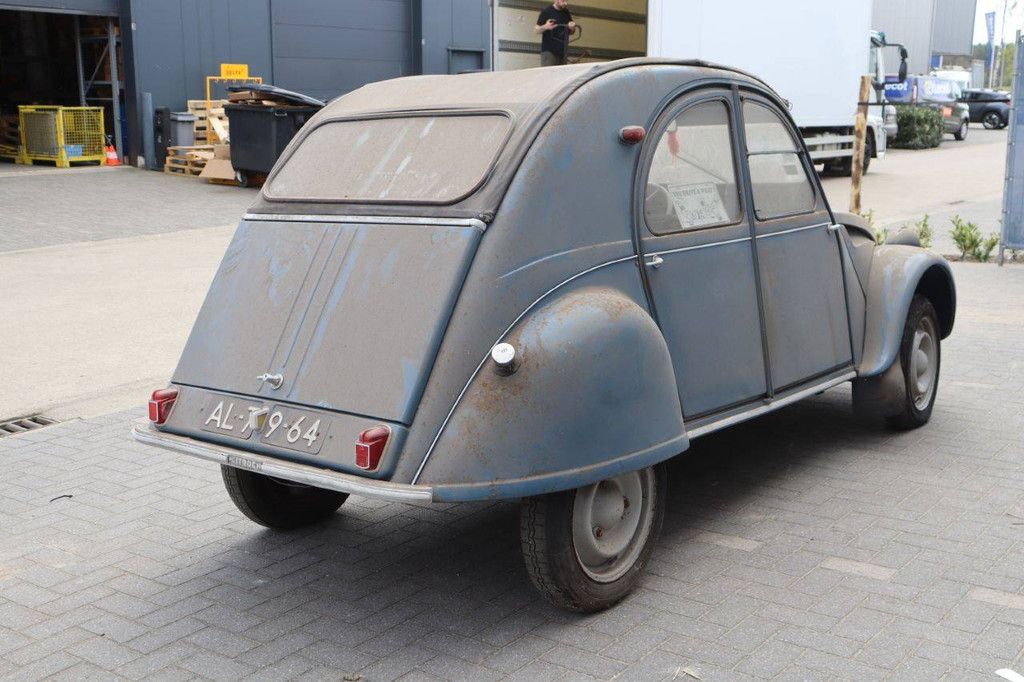 Klassischer Citroën 2CV Benzin 16 PS 1961 (Margin)