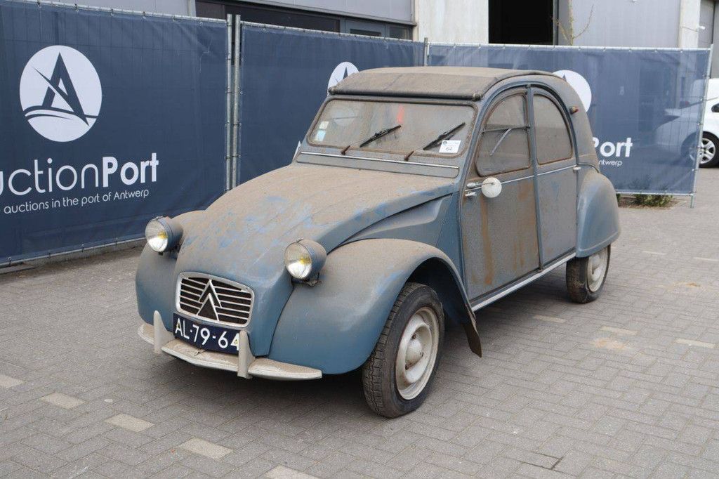 Klassischer Citroën 2CV Benzin 16 PS 1961 (Margin)