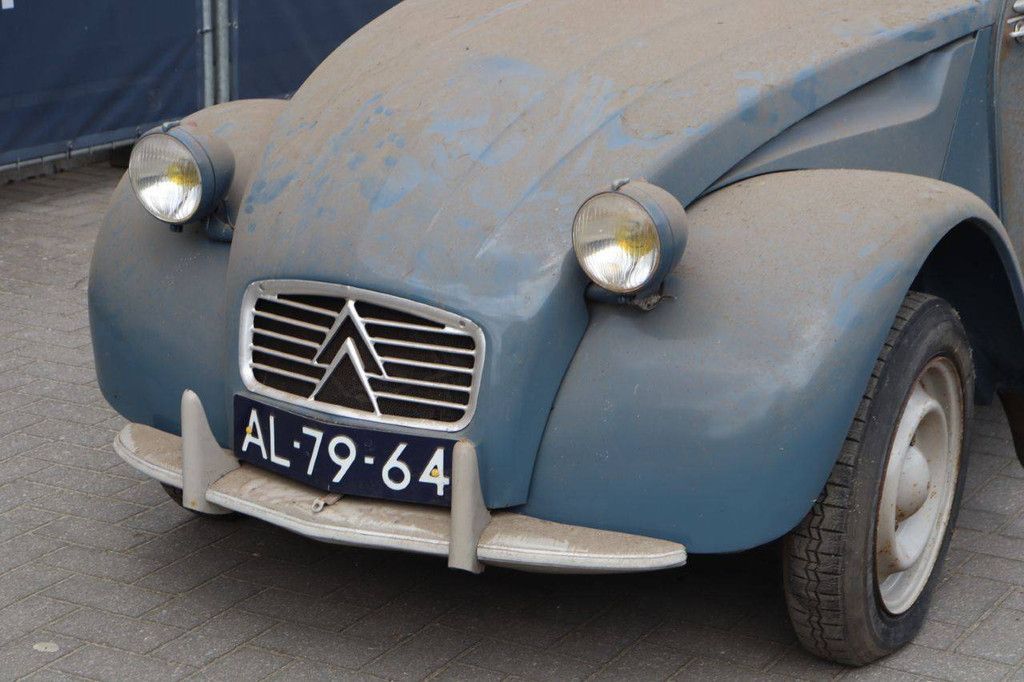 Klassischer Citroën 2CV Benzin 16 PS 1961 (Margin)
