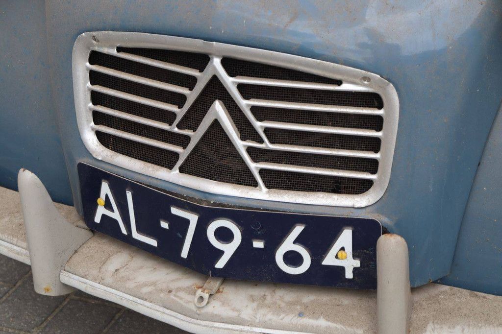 Klassischer Citroën 2CV Benzin 16 PS 1961 (Margin)