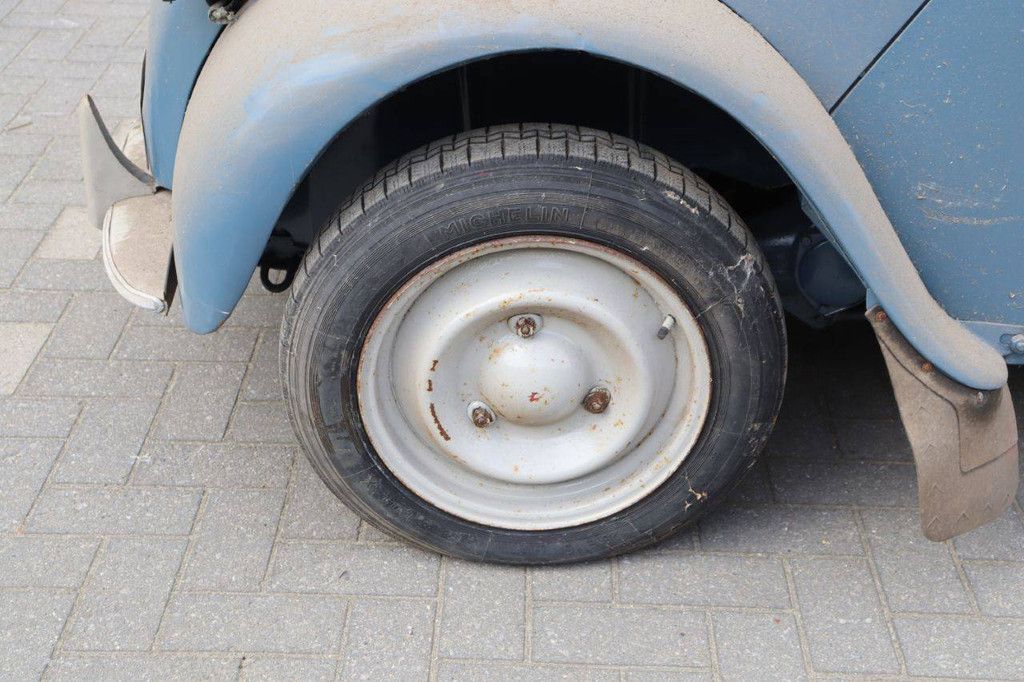 Klassischer Citroën 2CV Benzin 16 PS 1961 (Margin)