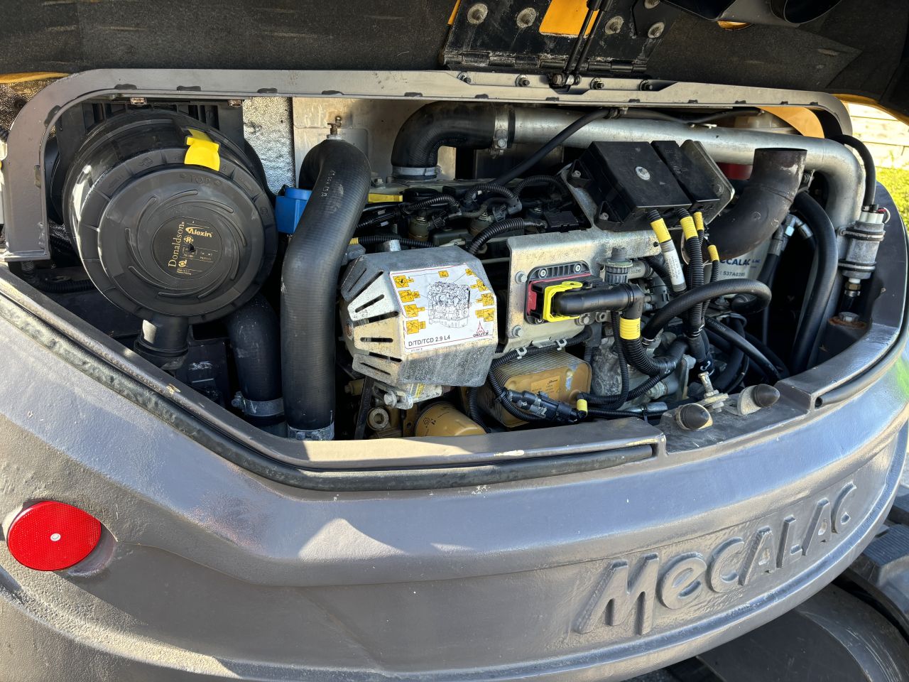 Te koop zeer nette Mecalac 8 10 6 Mtx
