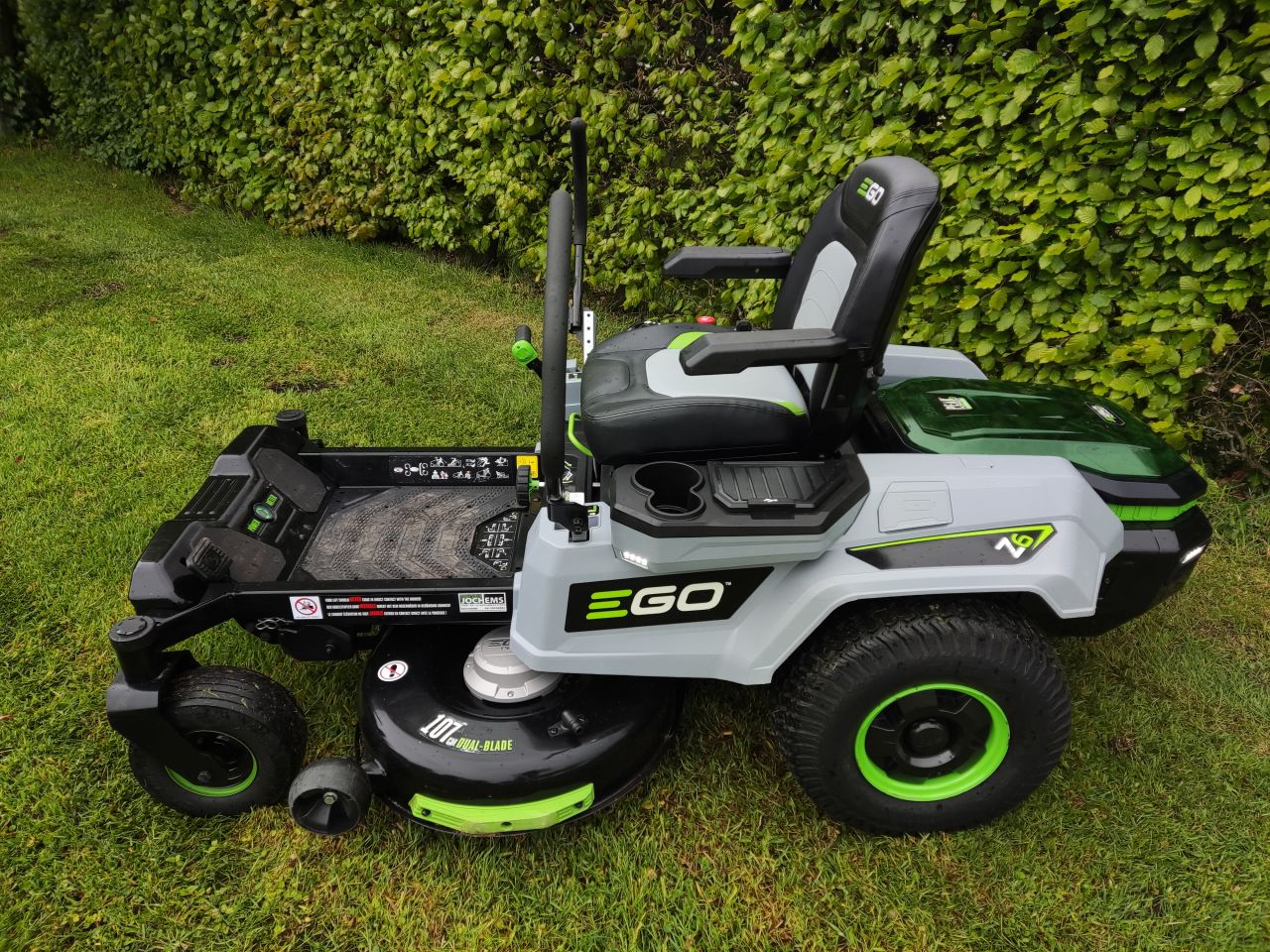 EGO accuzitmaaier (type ZT4201E-L, 107 cm, Zero-Turn, 64 h)