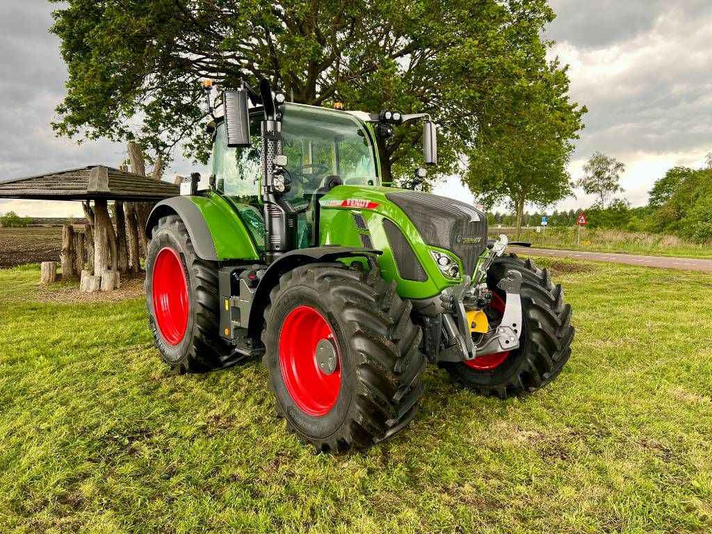 Fendt 724 Vario Gen6 Profi Plus S2