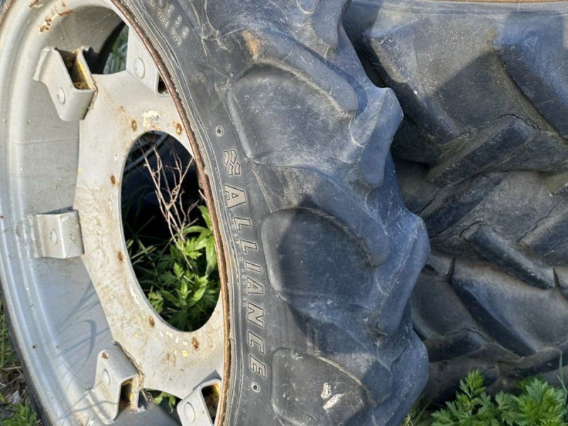 Michelin 9.5-44 og 8.3r32. Prisen er for alle 6 stk.